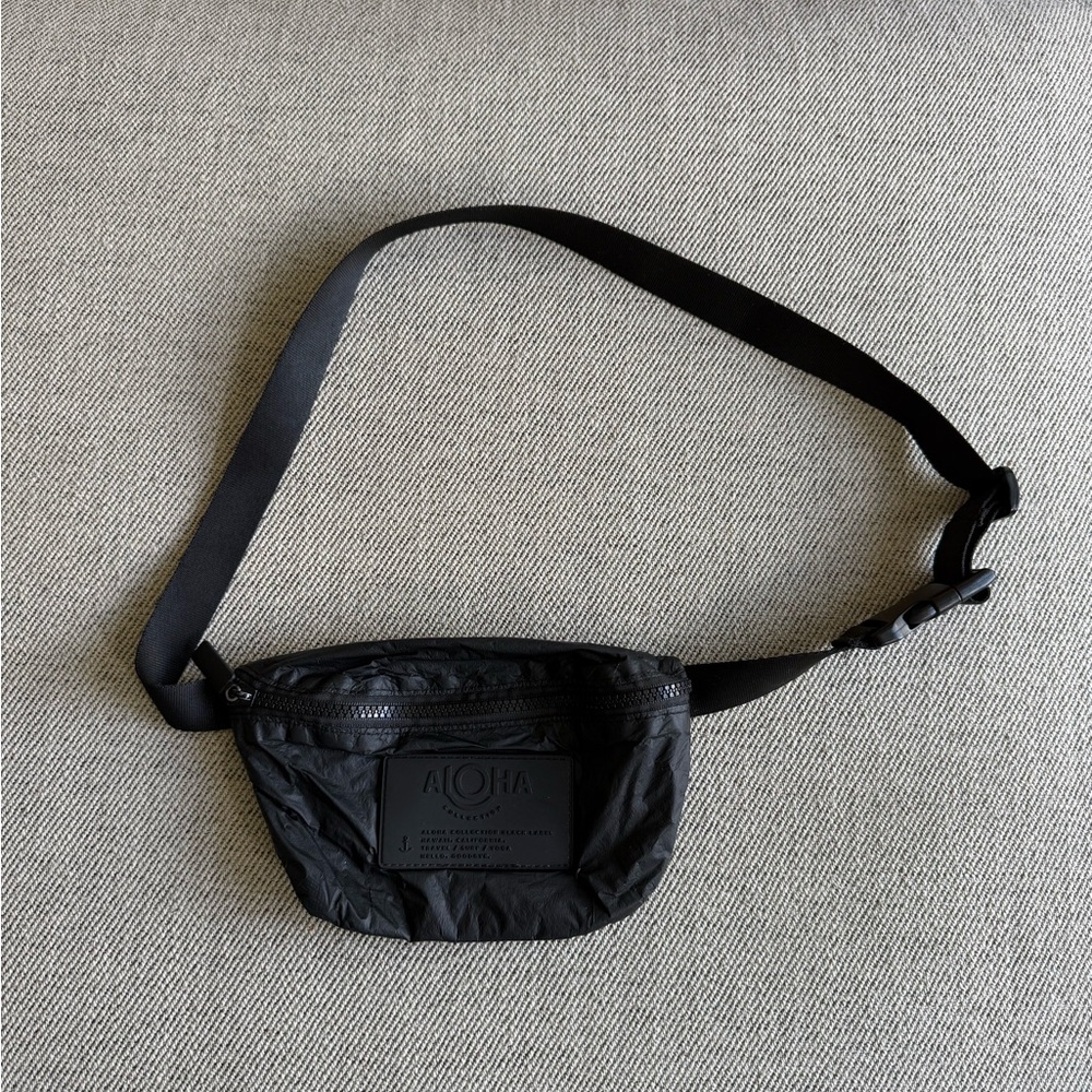 ALOHAS Black Belt Bag